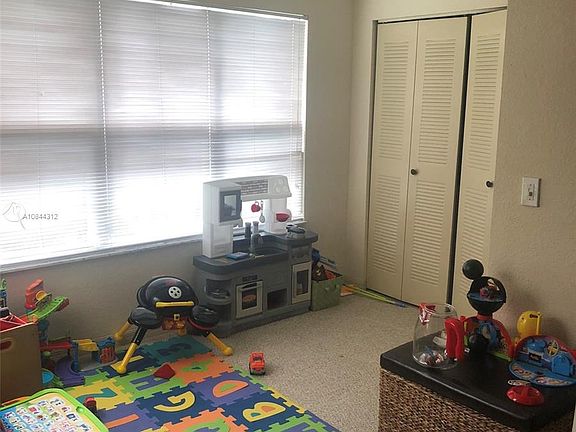 4th image of 595 Vista Isles Dr APT 1926