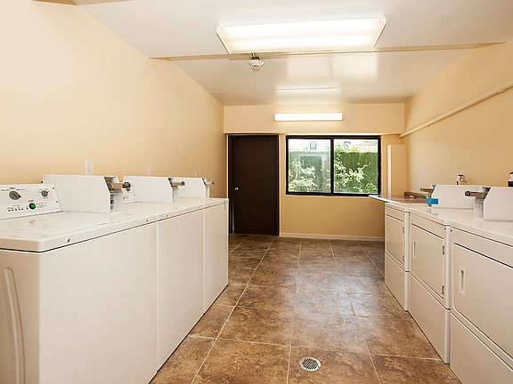 4th image of 26-27 2nd St #2F