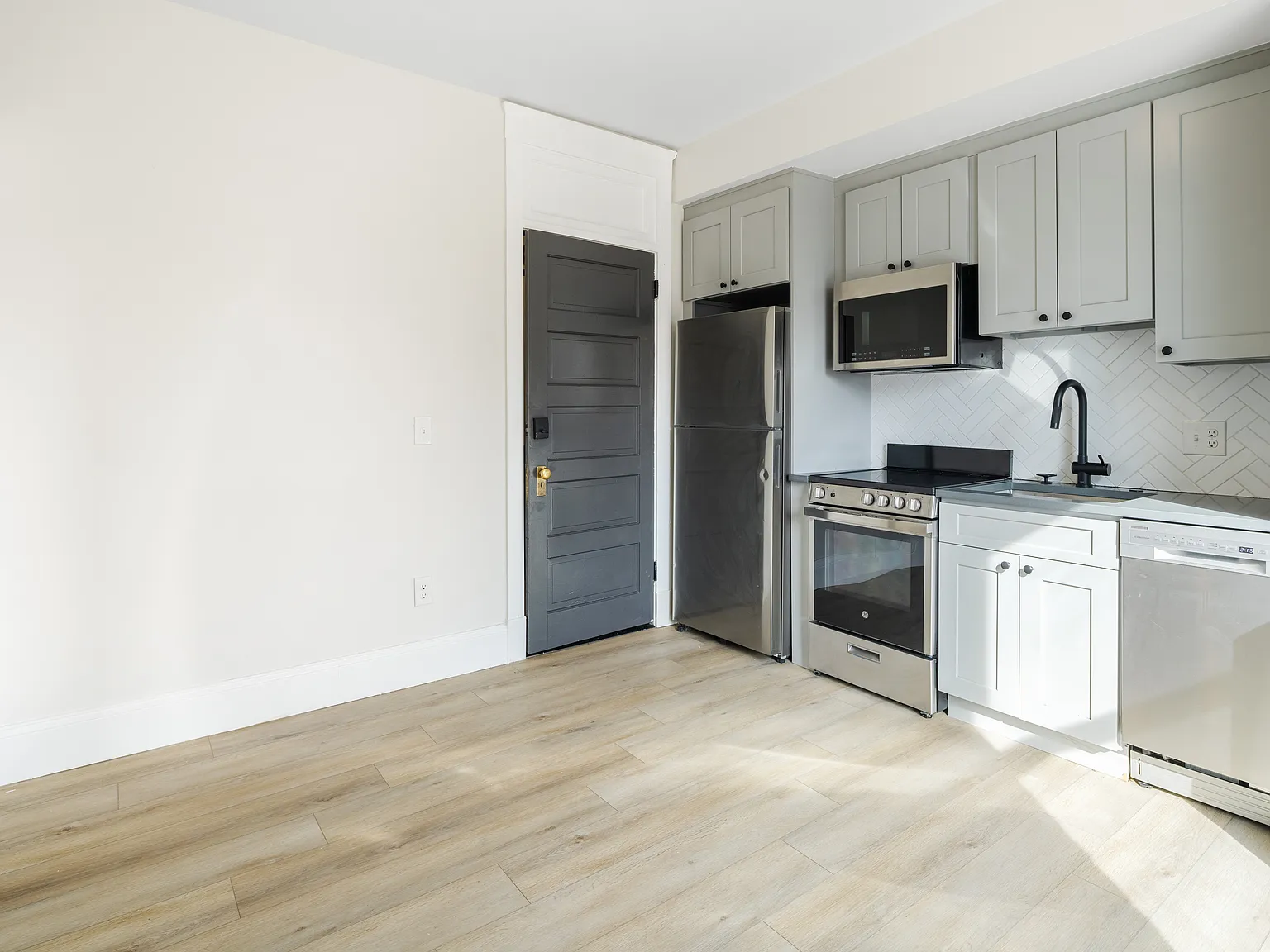 1 bed, 353 sqft, $1,375 — Photo 2