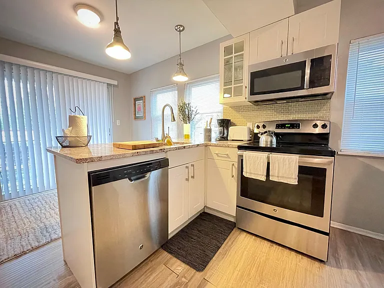 Fully equipped kitchen with all appliances, including dishwasher and garbage disposal
