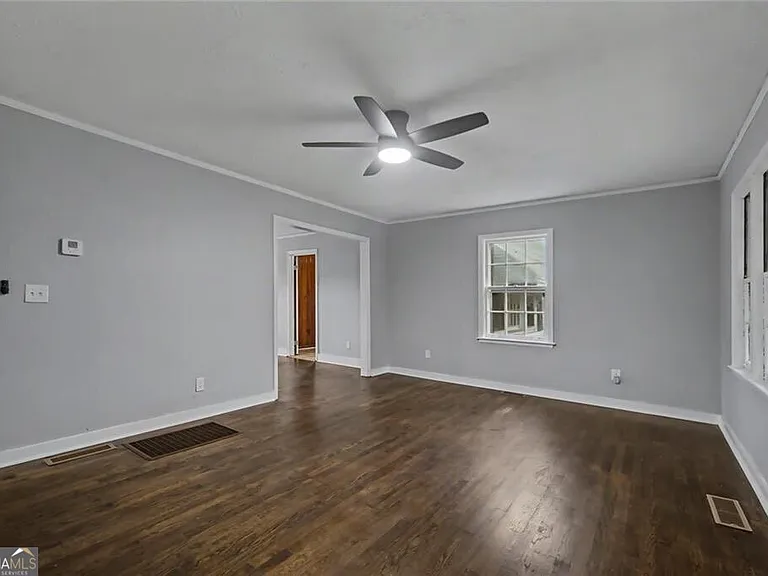 725 Matilda Pl N — Photo 3