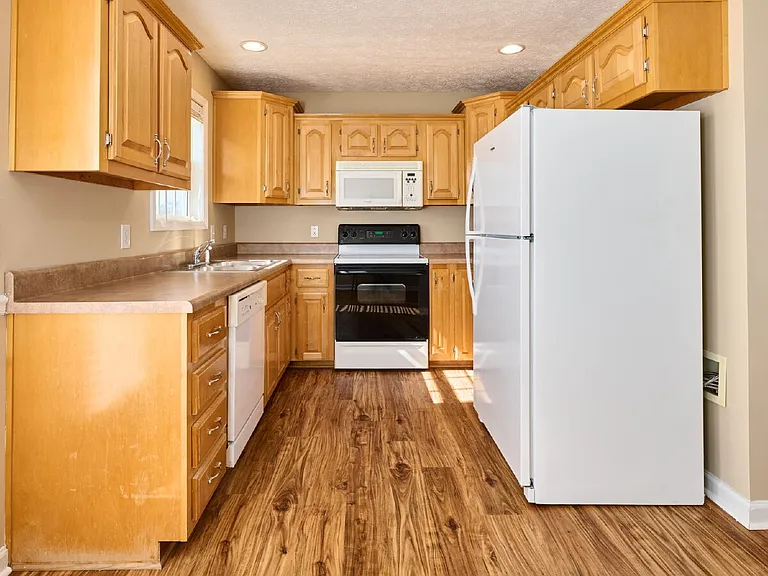 1006 Brooklyn Dr — Photo 6