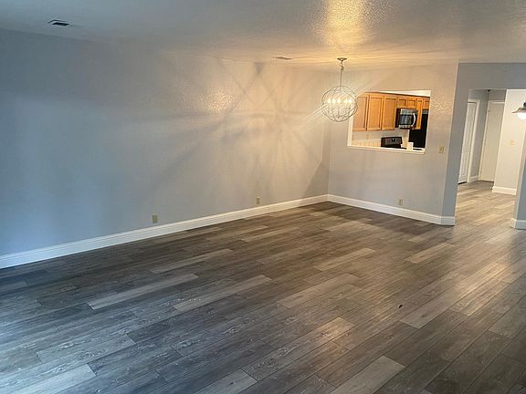 3rd image of 396 Creekview Dr