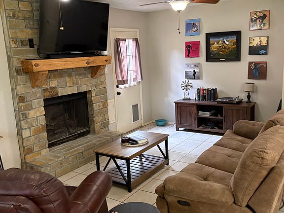 4th image of 809 Frio Cir