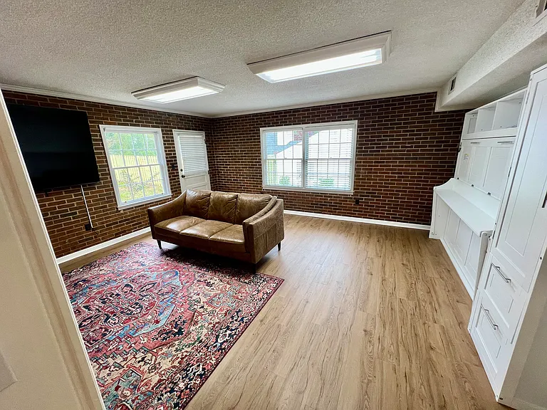 605 Regent Rd — Photo 18