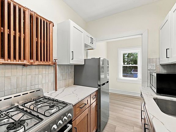 4th image of 20 Rittenhouse Pl APT 3