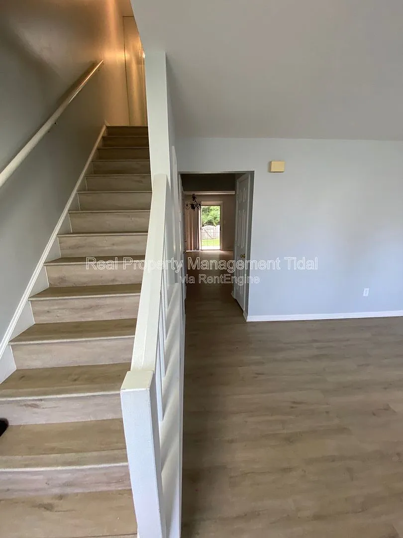 3 bed, 2.5 bath, 1400 sqft, $2,195 — Photo 3