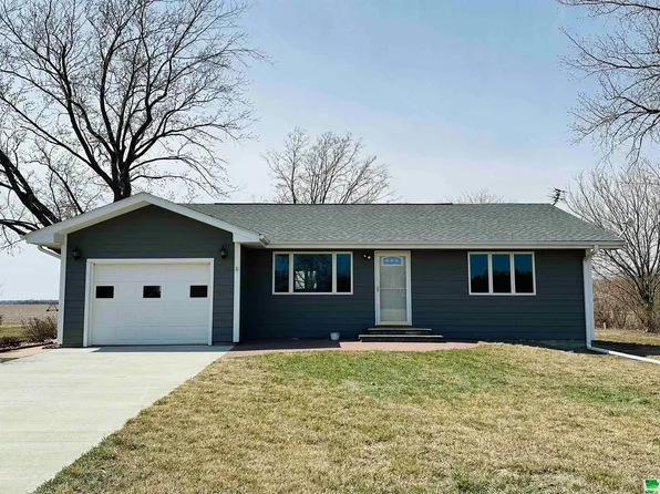 566 Golf Rd, South Sioux City, NE 68776