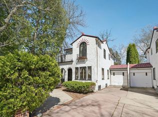 5758 N Santa Monica Blvd, Whitefish Bay, WI 53217