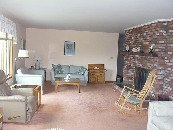 Relax and Entertain : The living room has lovely views and plenty of room.