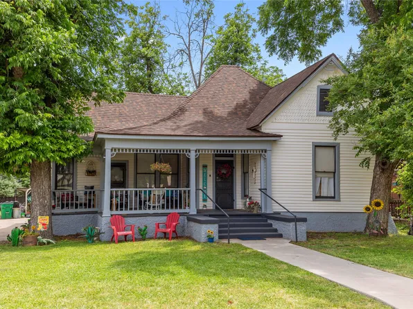 517 W College Ave, Coleman, TX 76834