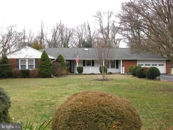 1141 Flora Ln, Upper Chichester, PA 19061