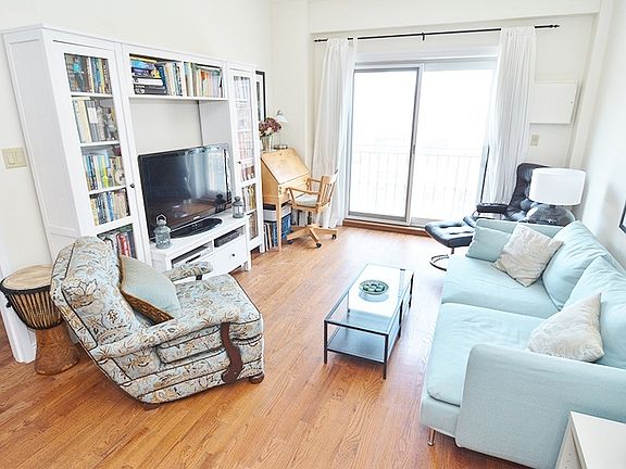 3rd image of 1091 Jackson Ave APT 2