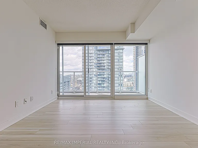 17 Bathurst St #2707 — Photo 16