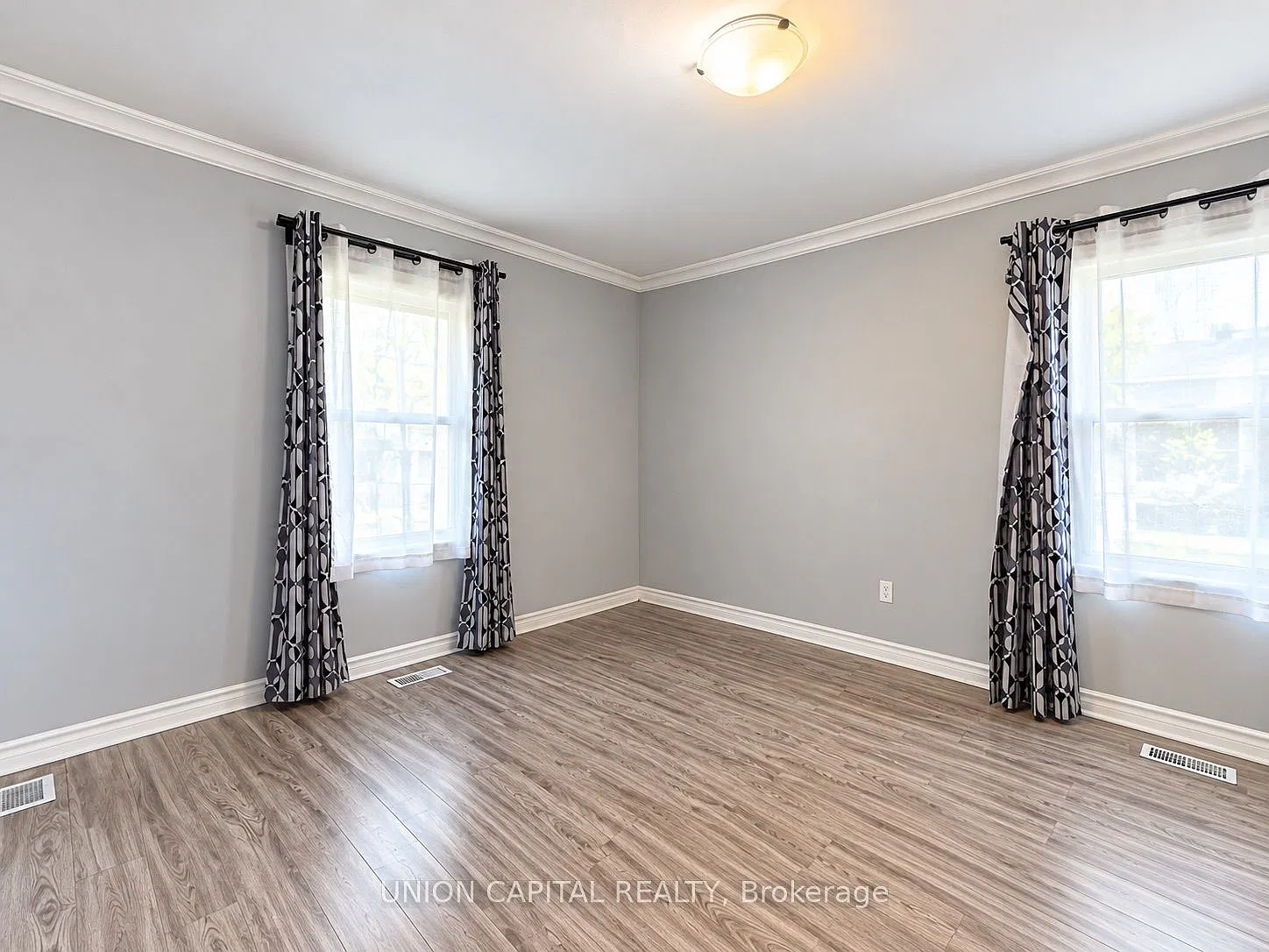 3 bed, $2,400 — Photo 3