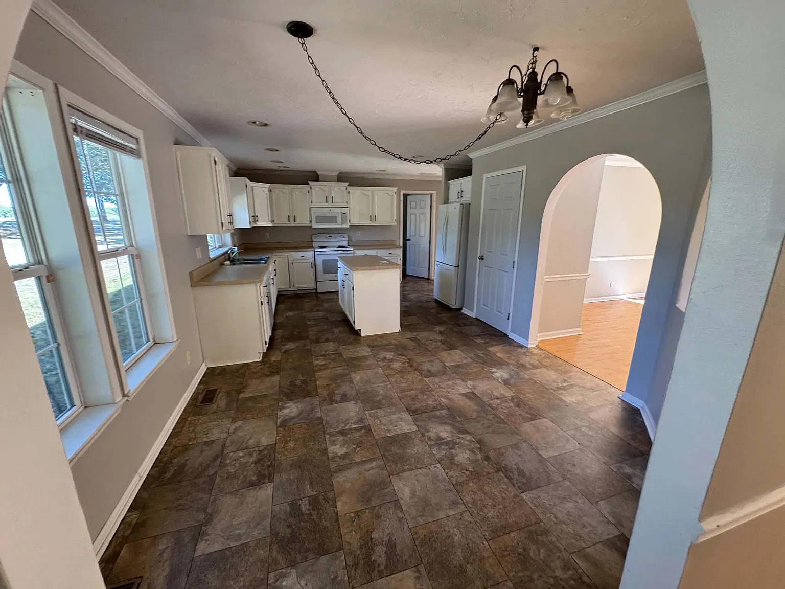 3 bed, $1,600 — Photo 3