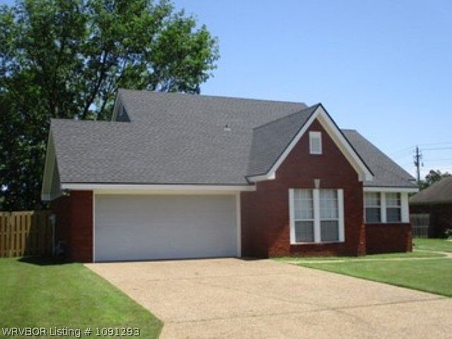 1st image of 608 Meadowbrook Dr