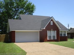 608 Meadowbrook Dr, Alma, AR 72921
