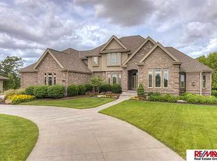 14816 Sharon Cir, Bennington, NE 68007