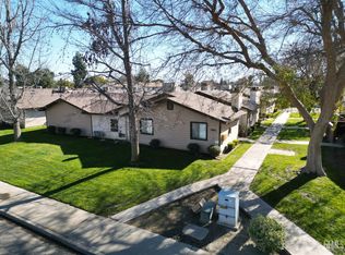 6904 N Half Moon Dr, Bakersfield, CA 93309