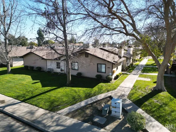 6904 N Half Moon Dr, Bakersfield, CA 93309