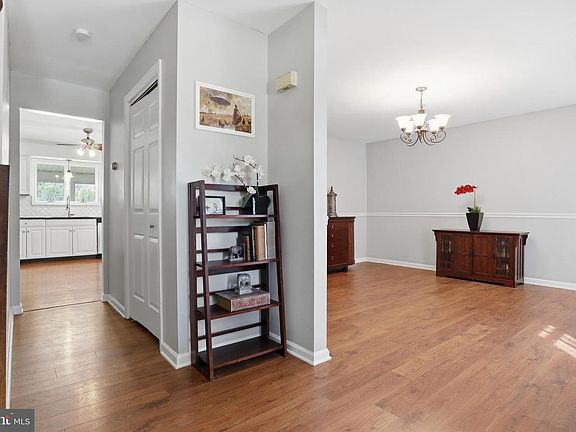 5th image of 400 White Rose Ln