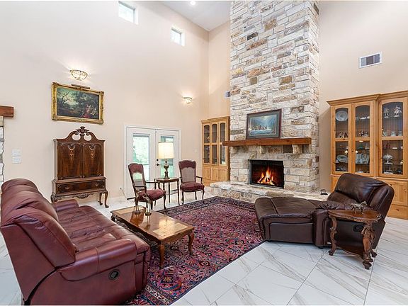 5th image of 111 Pine Hill Ln
