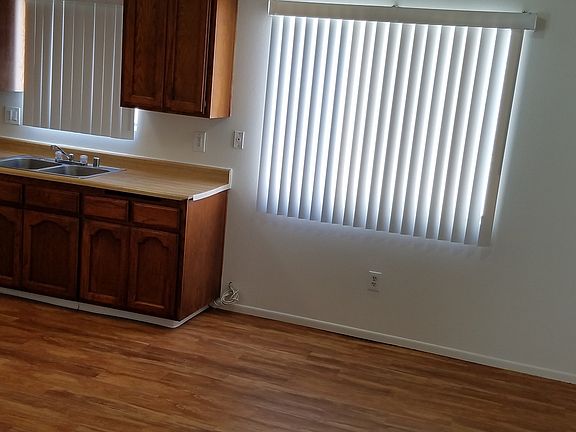 3rd image of 15231 Mariposa Ave