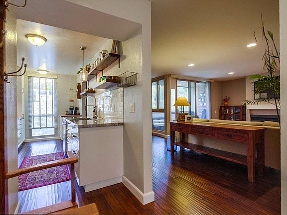 2nd image of 4855 Collwood Blvd Unit B