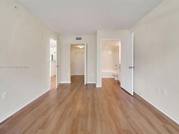 4th image of 1155 Brickell Bay Dr APT 2602