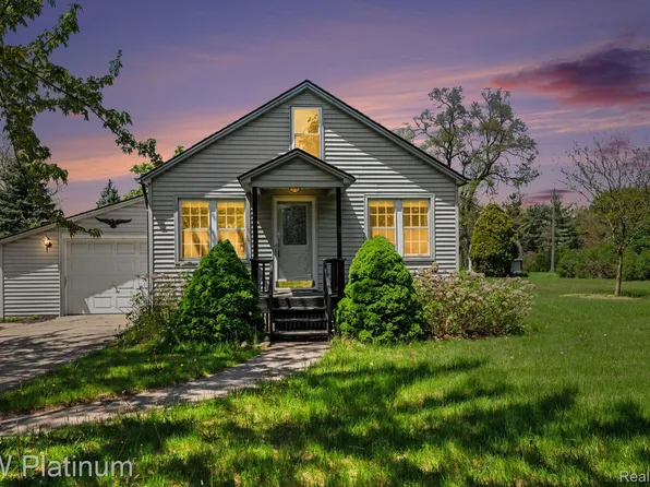 47611 Burton Dr, Shelby Township, MI 48317