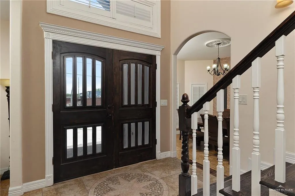 6 bed, 5.5 bath, 3114 sqft, $3,200 — Photo 3