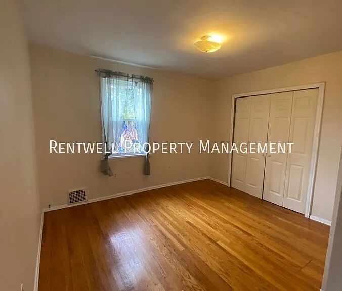 2083 Plainview Ave — Photo 14