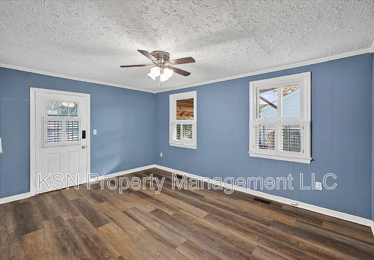1919 Greenwood St — Photo 10