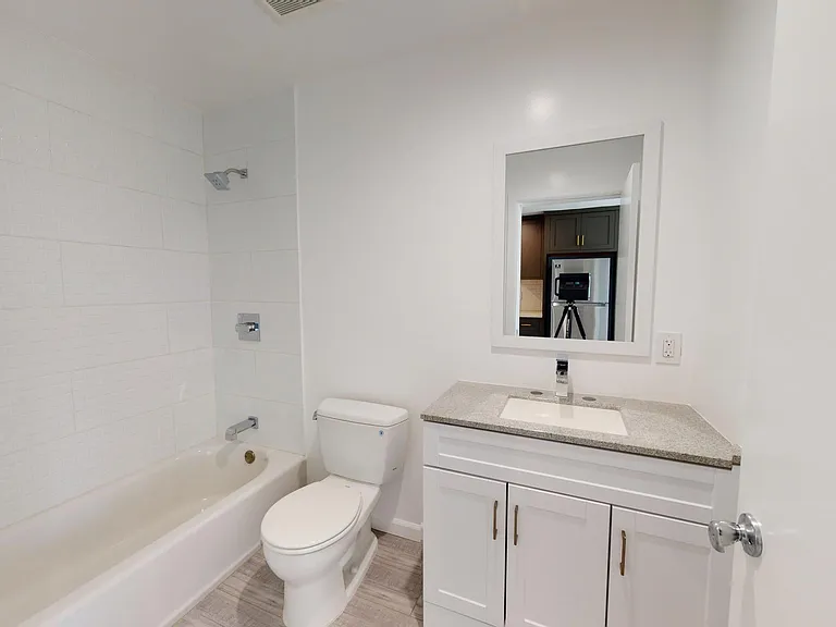 730 S Serrano Ave — Photo 43