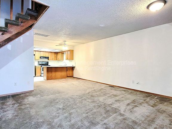 4th image of 14011 Fairhill Ave