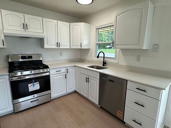4th image of 16 Marshal Ln