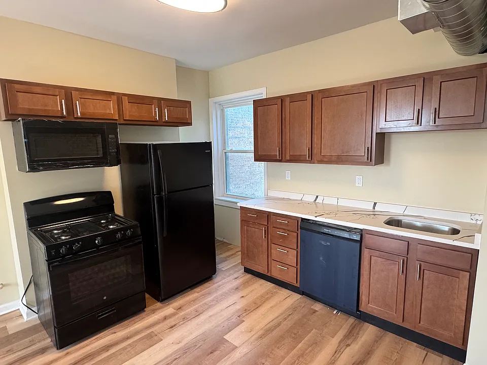 106 Gist St #2