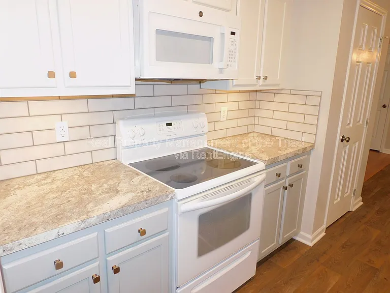 2988 Butterwood Dr — Photo 7