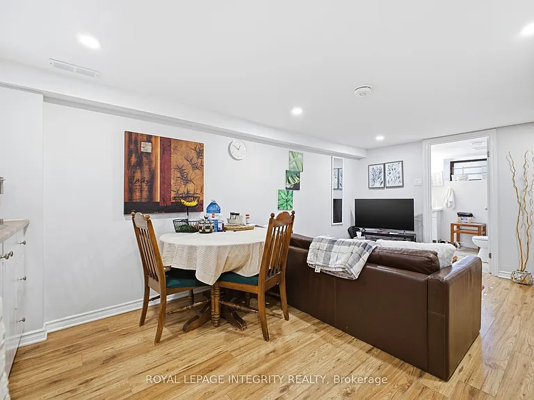 172 Cobourg St #B — Photo 13