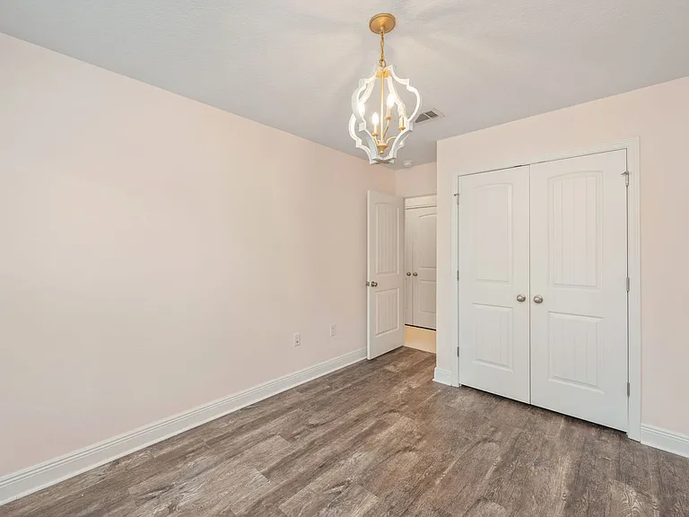 146 Crossing Lane F Santa — Photo 23