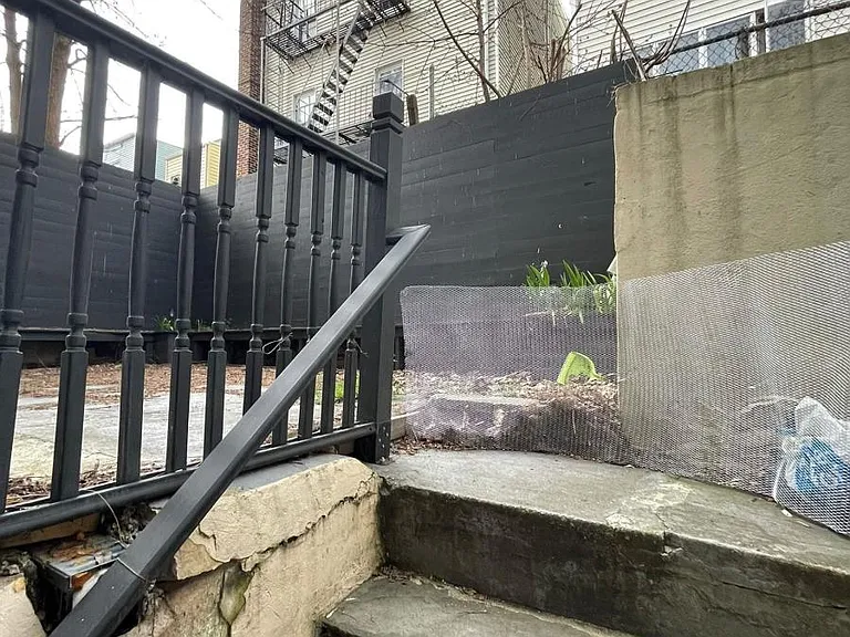 137 De Kalb Ave #1 — Photo 24