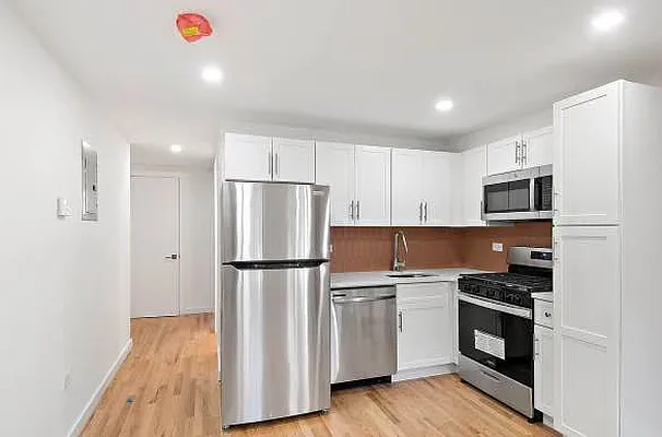 Rented by Reavis | media 1