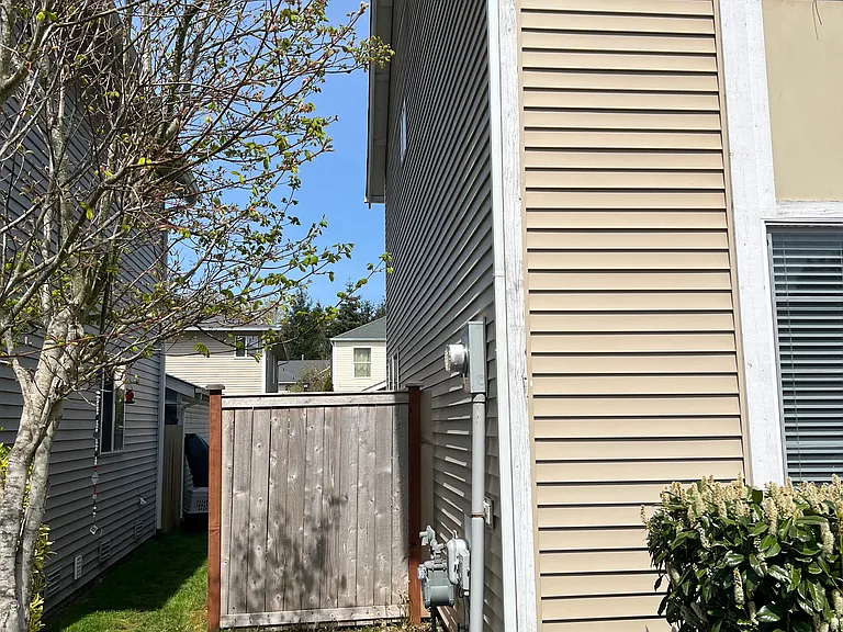 1360 Griggs St — Photo 57