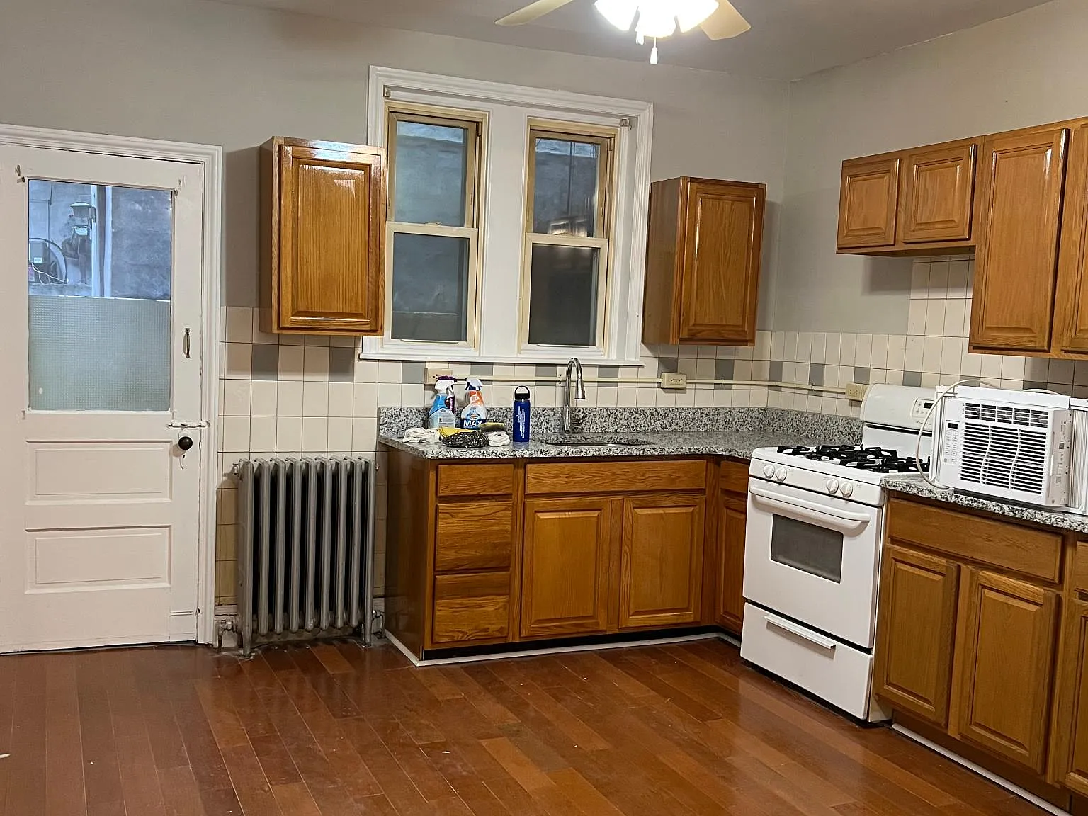 742 Carpenter St — Photo 4