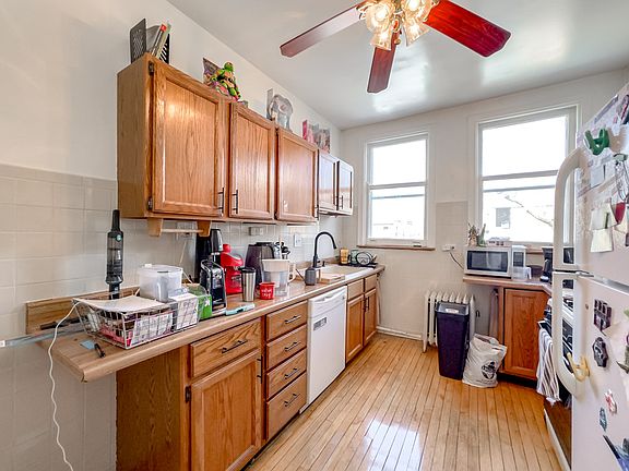 3rd image of 1410 W Rosemont Ave #3