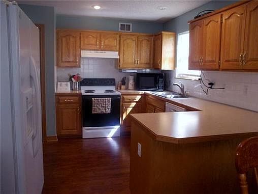 3rd image of 21521 W 50th St