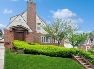 8453 Avon St, Jamaica, NY 11432