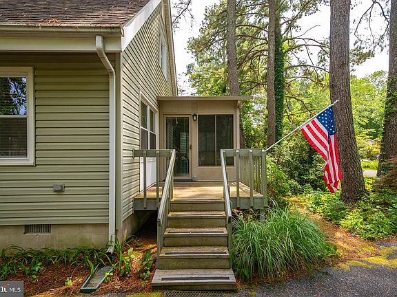 3rd image of 7 Royal Oaks Dr