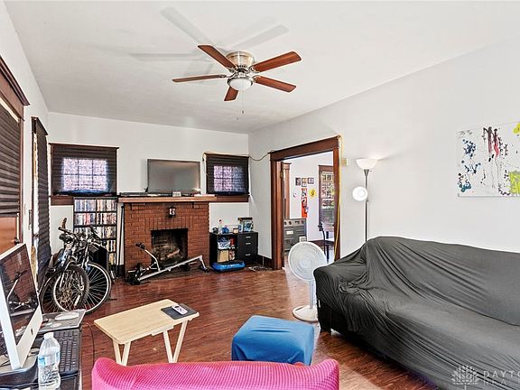 5th image of 1120 Holly Ave